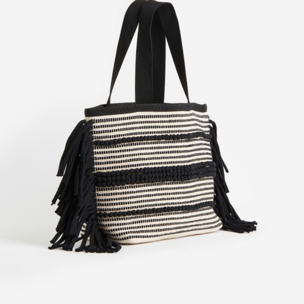h&m tote. brand new ! Perfect for the beach or pool or vacation great quality